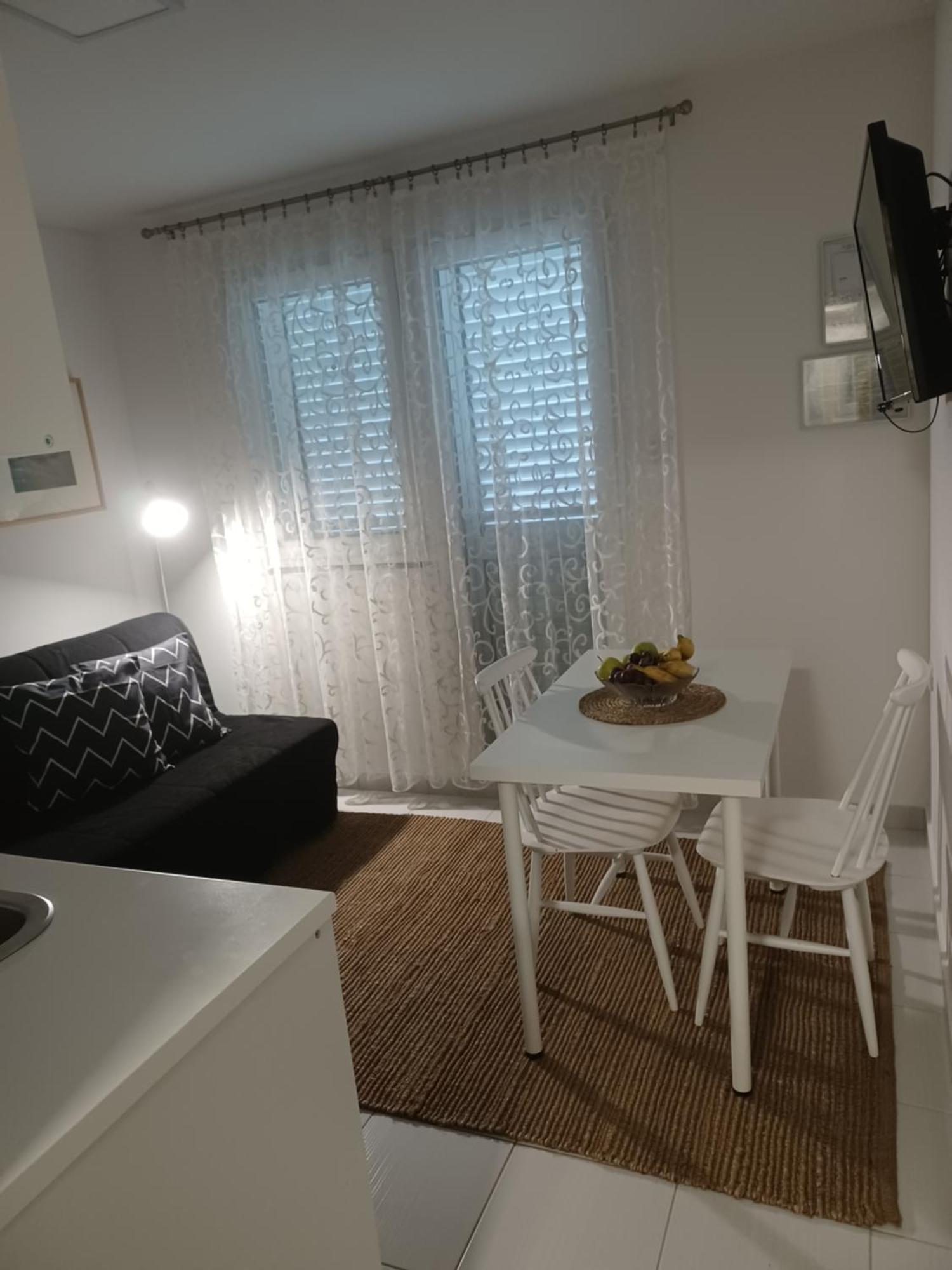 Apartmani Ana - Meka Draga โอเบรอควาซ ภายนอก รูปภาพ